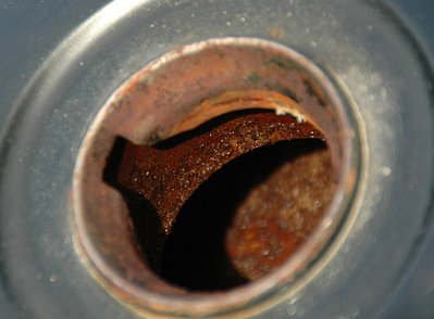 Tank002.jpg (99.65 KiB) 19181 mal betrachtet ... im Tankinneren dann die nächste Ernüchterung ...