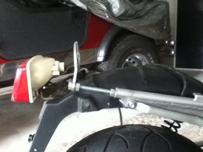 Heck 1.JPG (99.33 KiB) 7921 mal betrachtet In die Rahmenenden habe ich Muttern geschweist.