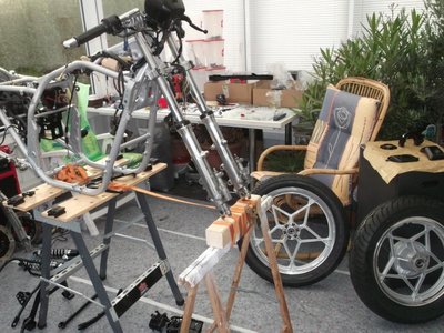 Neue Reifen braucht der Mensch!<br /><br />Irgendwie hab ich mein Wintergarten komplett zugerümpelt.<br />Dat Weib meckert ohne Ende<br />und trotzdem wird weitergeschraubt.