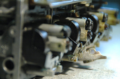 Vergaser005.jpg (107.53 KiB) 20400 mal betrachtet Die Kraftstoffdämpfe waren so aggressiv, dass sich die Gummistopfen im Vergaser aufgelöst haben.